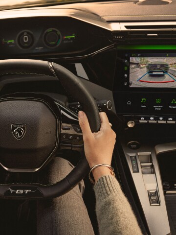 Neues PEUGEOT 408 Hybrid i-Cockpit