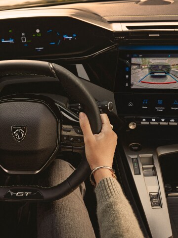 Neues PEUGEOT 408 Hybrid i-Cockpit