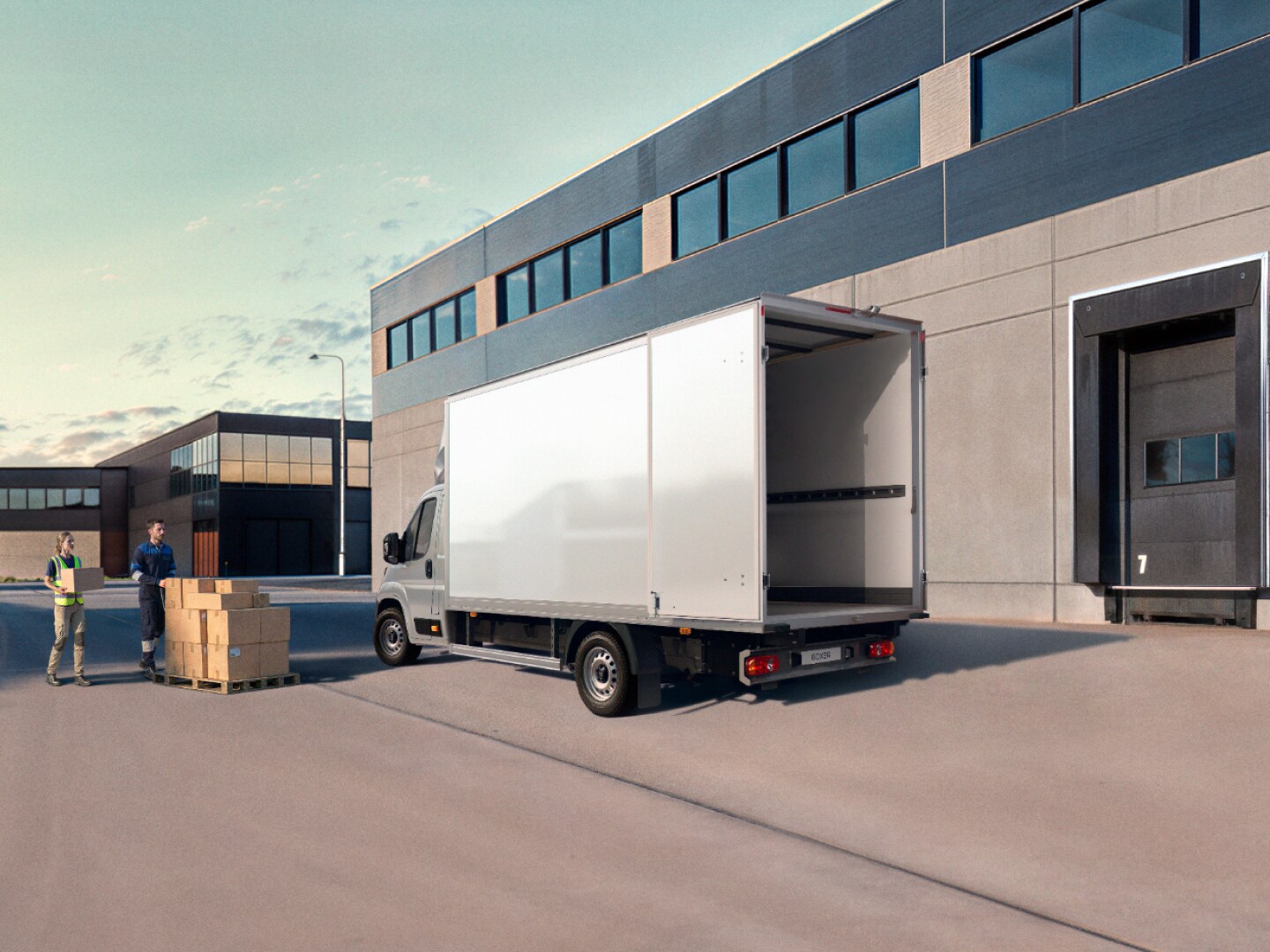 PEUGEOT BOXER mit Pritschenaufbau